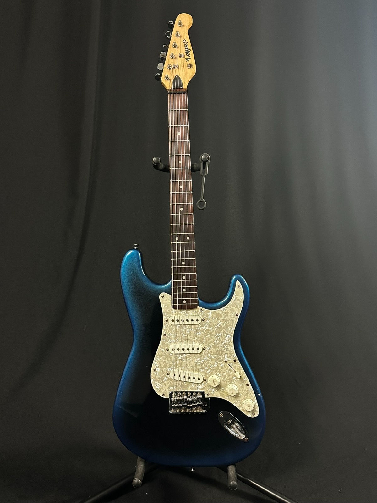 Lotus Made in India L3764 Electric Guitar w/ Pearloid Pickguard, Electric Blue