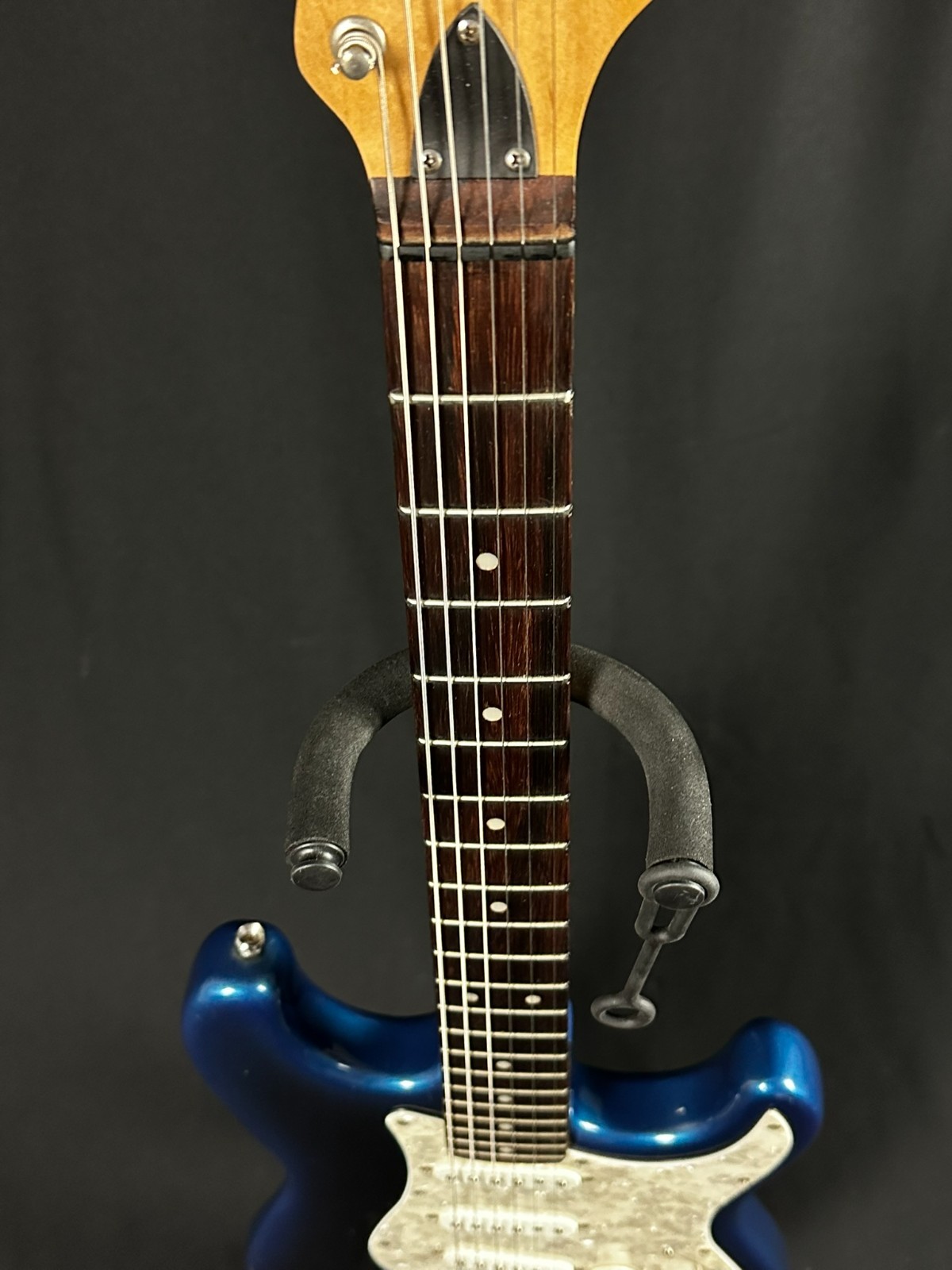 Lotus Made in India L3764 Electric Guitar w/ Pearloid Pickguard, Electric Blue - Image 4