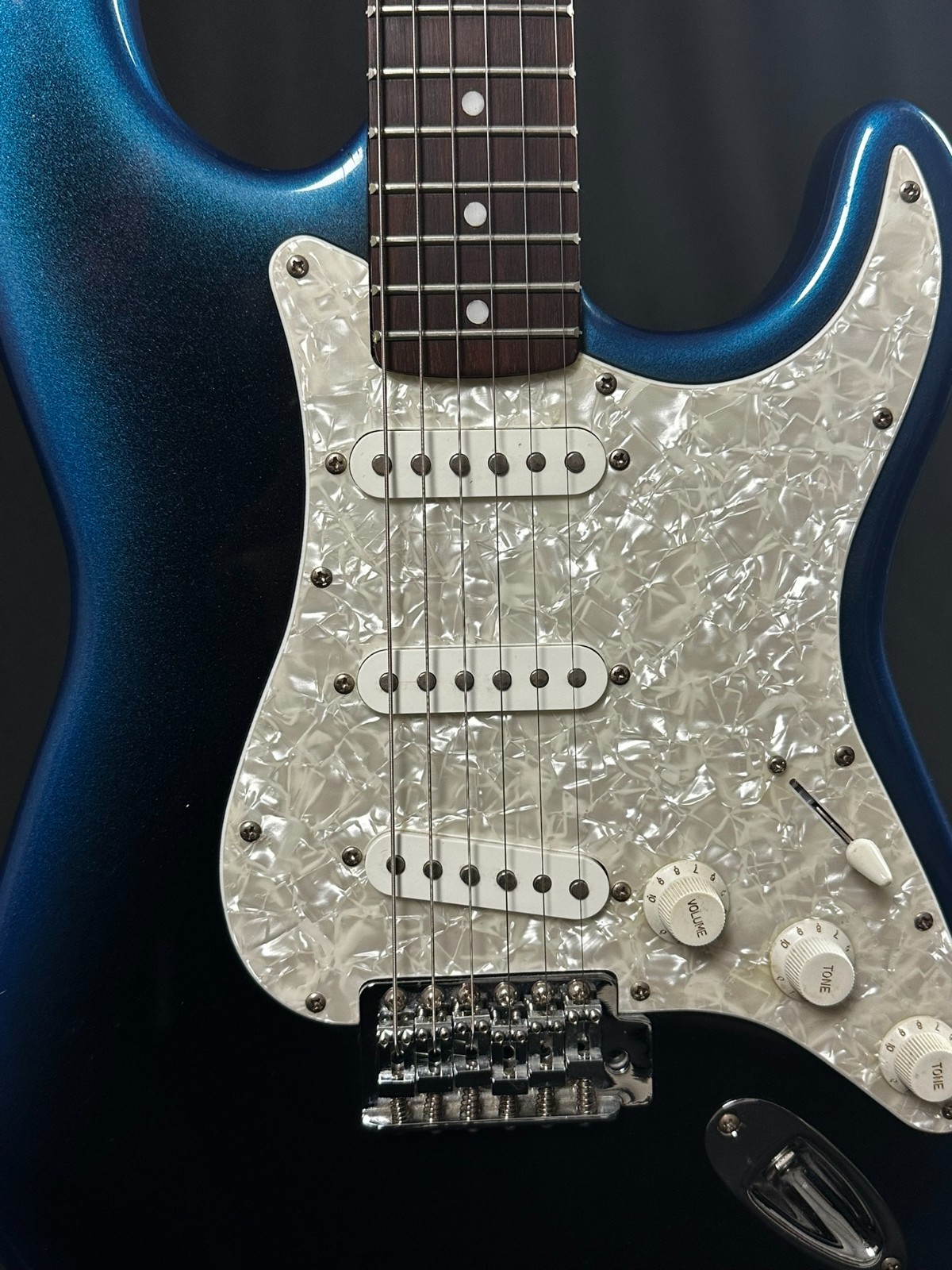 Lotus Made in India L3764 Electric Guitar w/ Pearloid Pickguard, Electric Blue - Image 6