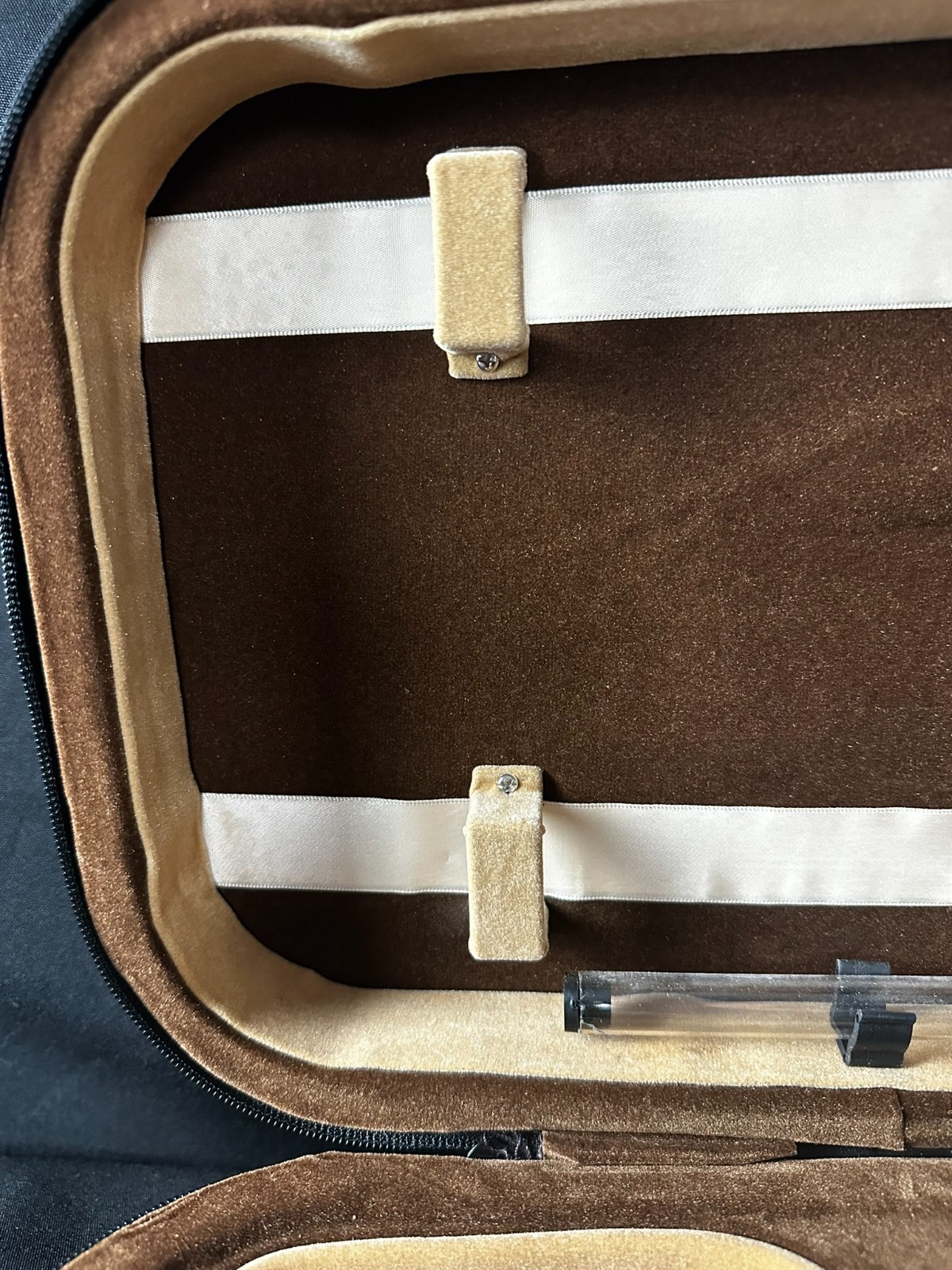 Oblong 4/4 Violin Case with Hygrometer - Image 5