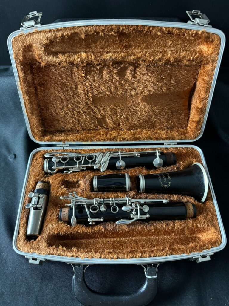 Artist 6 Wood Intermediate Clarinet (Czechoslovakian)