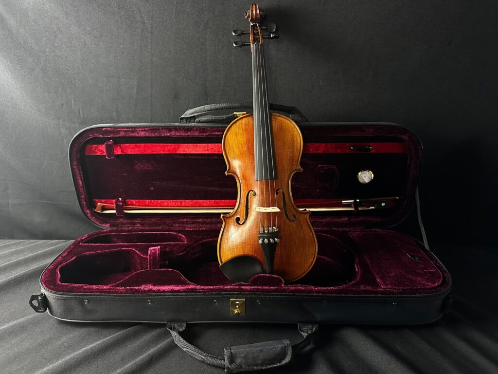 Stravari SV-444, 4/4 Violin Outfit w/ Case and Bow