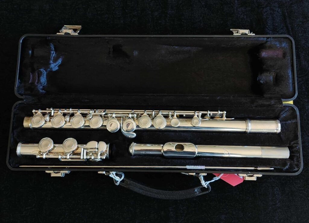 Armstrong Model 104 Student Flute silver plated, offset G, ready to play!