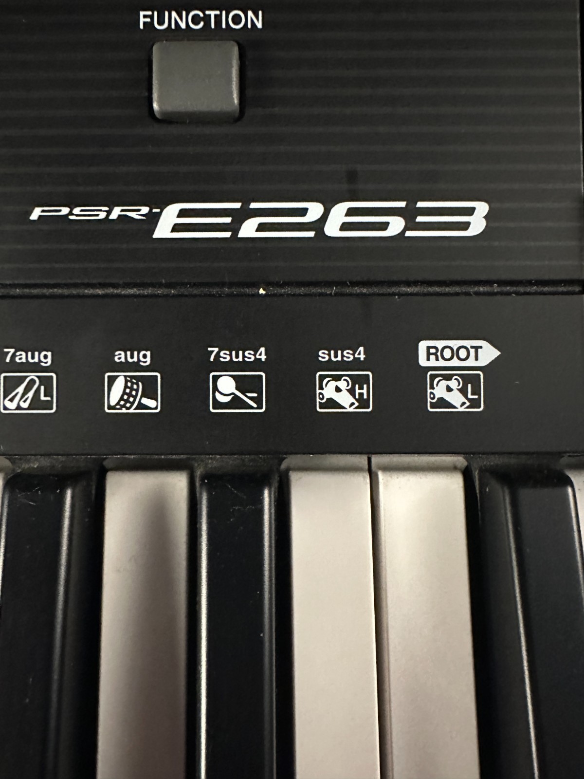 Yamaha PSR-E263 61-Key Portable Keyboard - Image 3