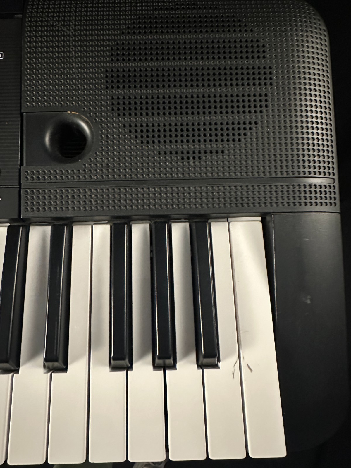 Yamaha PSR-E263 61-Key Portable Keyboard - Image 8