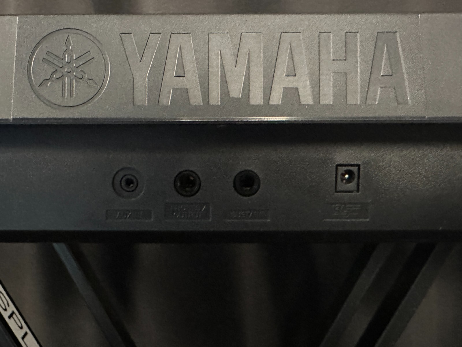 Yamaha PSR-E263 61-Key Portable Keyboard - Image 10
