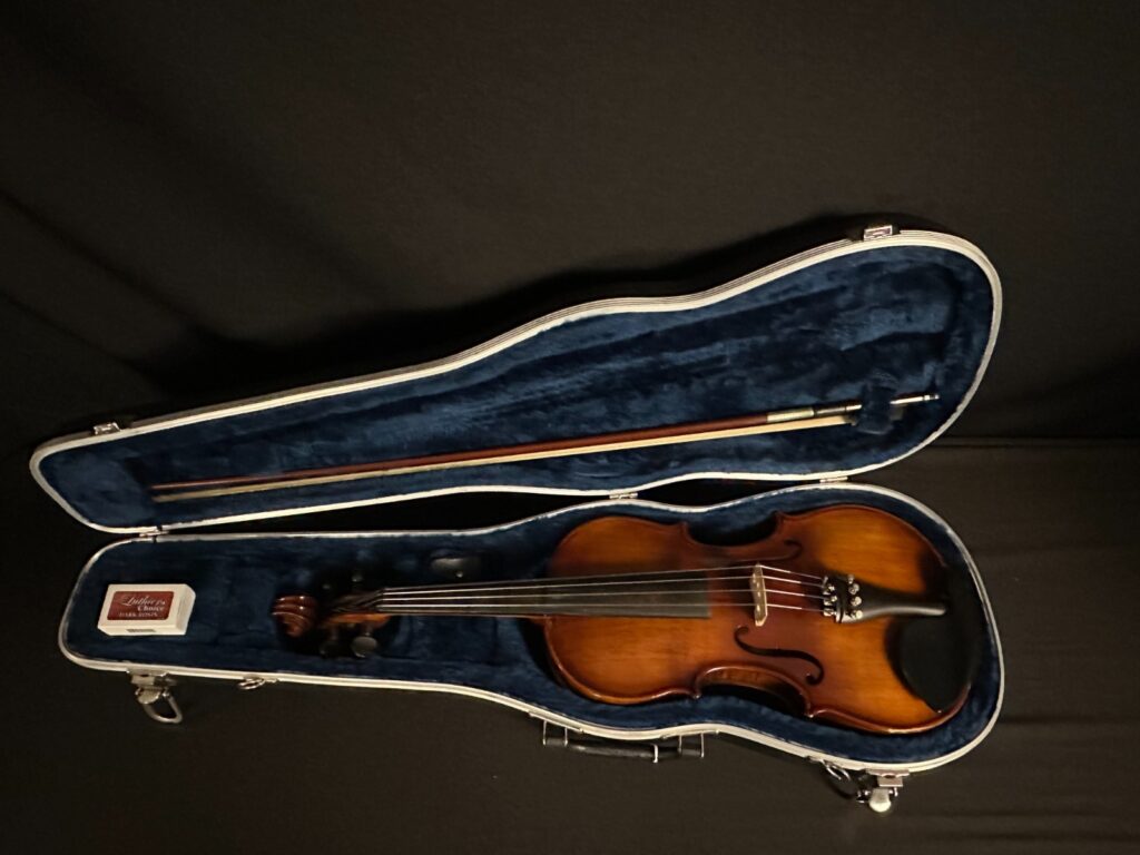 Corina 100 4/4 Violin Outfit