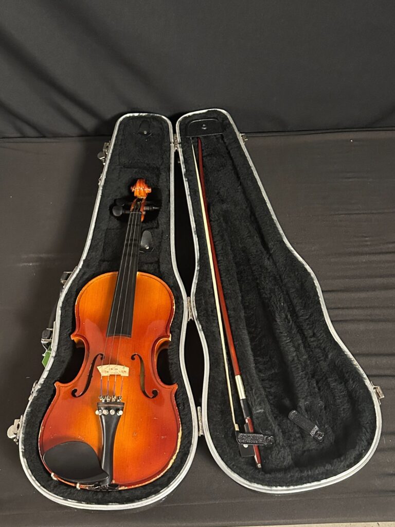 Leon Aubert 808 3/4 size Violin Outfit, case, rosin, bow included