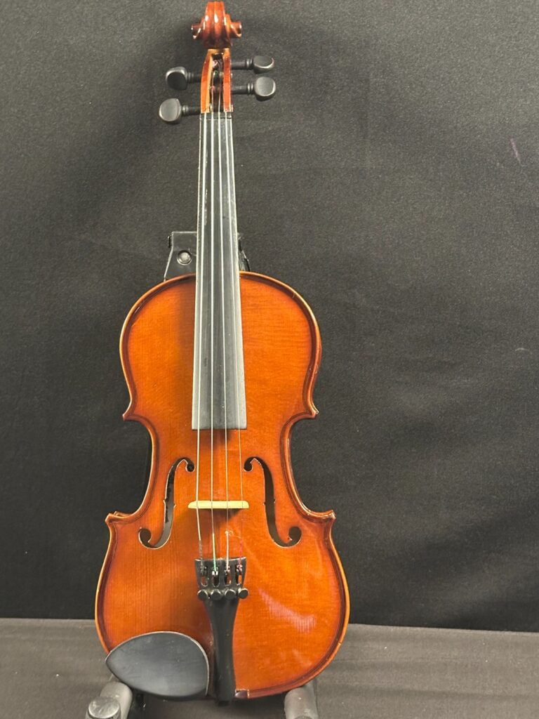 Countrywood 1/4 Size Violin w/fine tuners, bow, rosin, foam shoulder rest, case