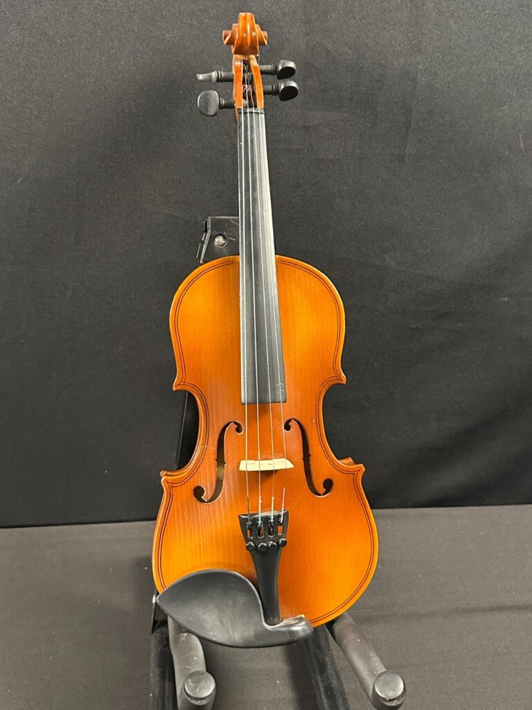 1/4 Size Violin with fine tuners, case shoulder rest, rosin, new Glasser bow!