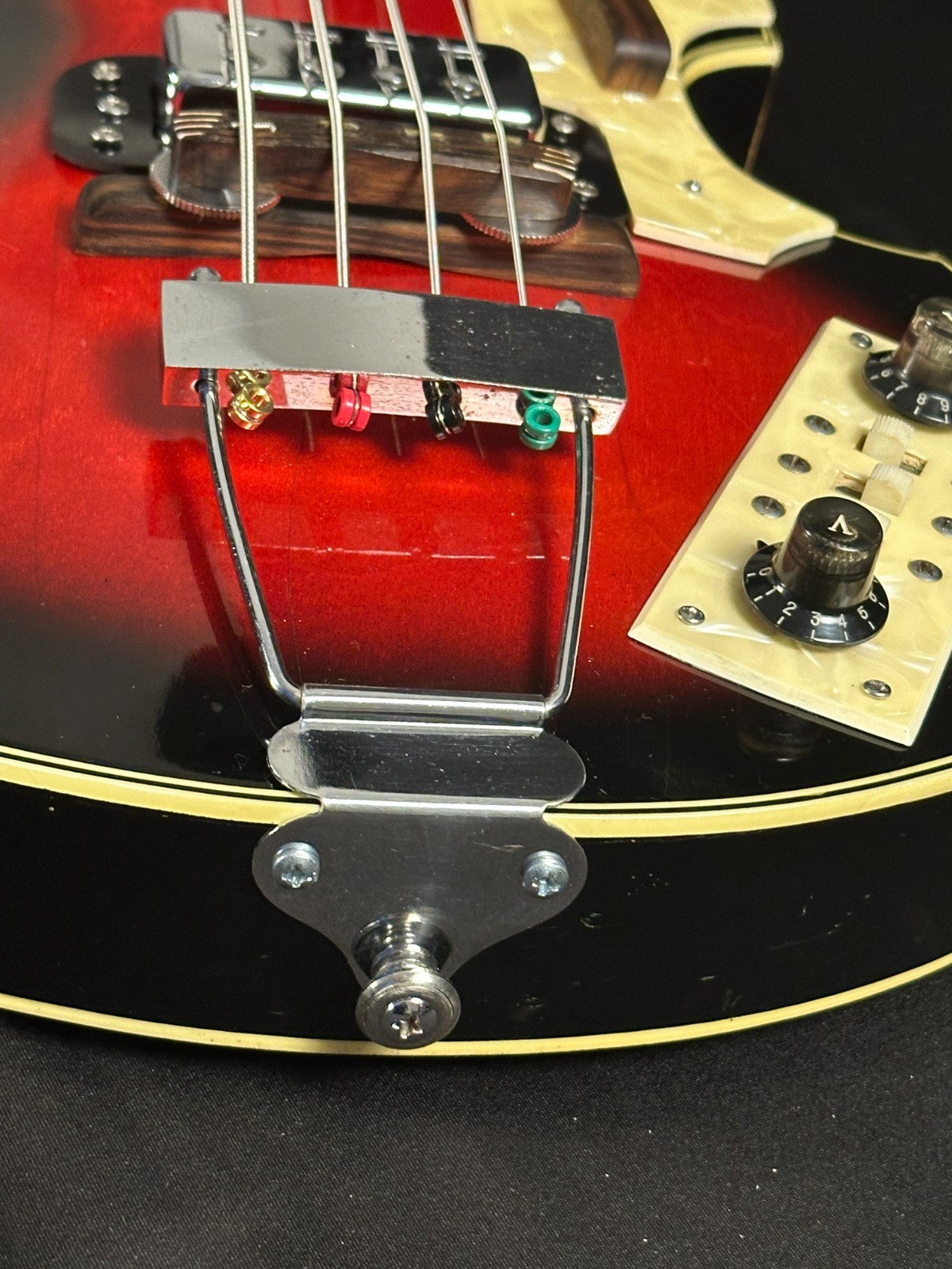 Crestwood Violin Electric Bass, made in Japan - Image 10