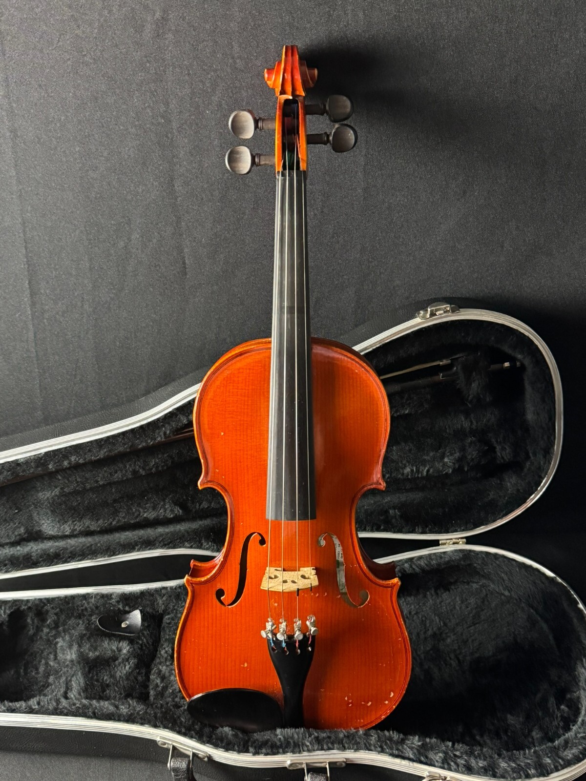 Artisan Marcato 100 1/2 Violin Outfit, with bow, fine tuners, and hard case. - Image 2