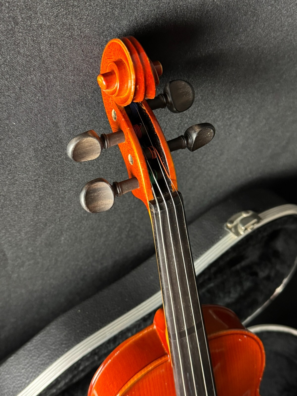 Artisan Marcato 100 1/2 Violin Outfit, with bow, fine tuners, and hard case. - Image 10