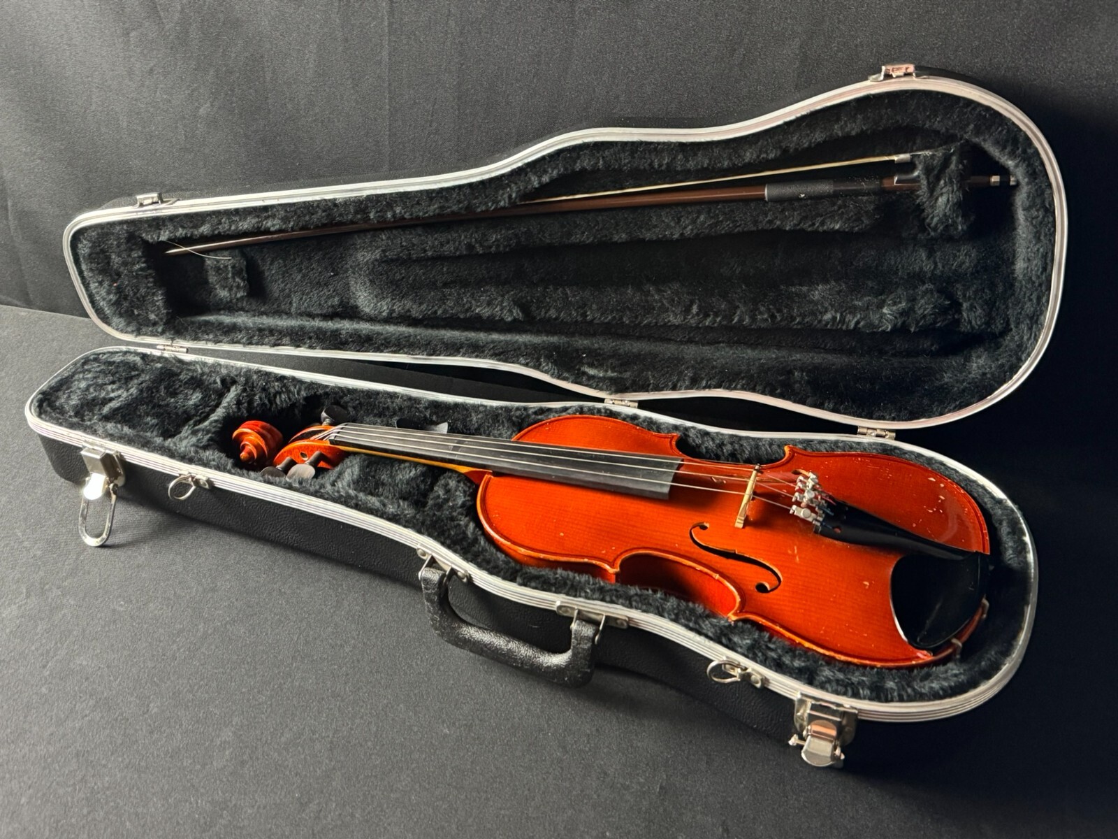 Artisan Marcato 100 1/2 Violin Outfit, with bow, fine tuners, and hard case. - Image 12