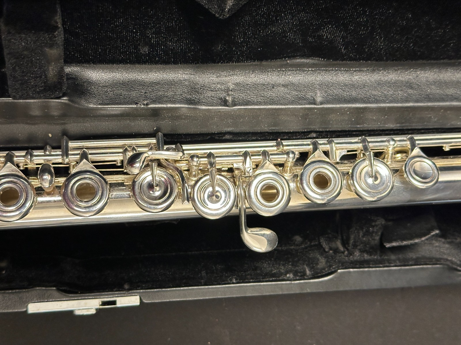Powell Sonare PS-905 Silver Open Hole Flute with Aurumite lip plate, B foot - Image 5