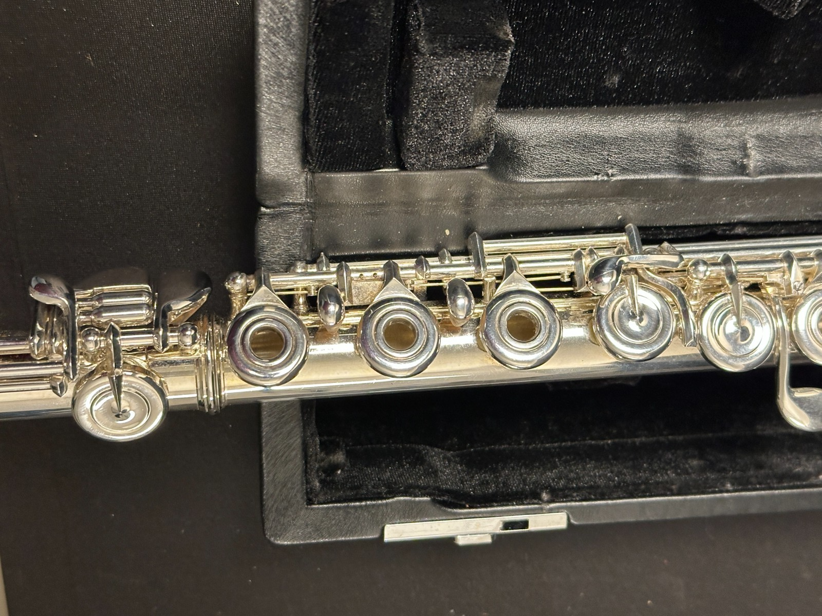 Powell Sonare PS-905 Silver Open Hole Flute with Aurumite lip plate, B foot - Image 6