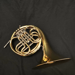 Yamaha YHR-314 3 valve single French Horn with mouthpiece and case