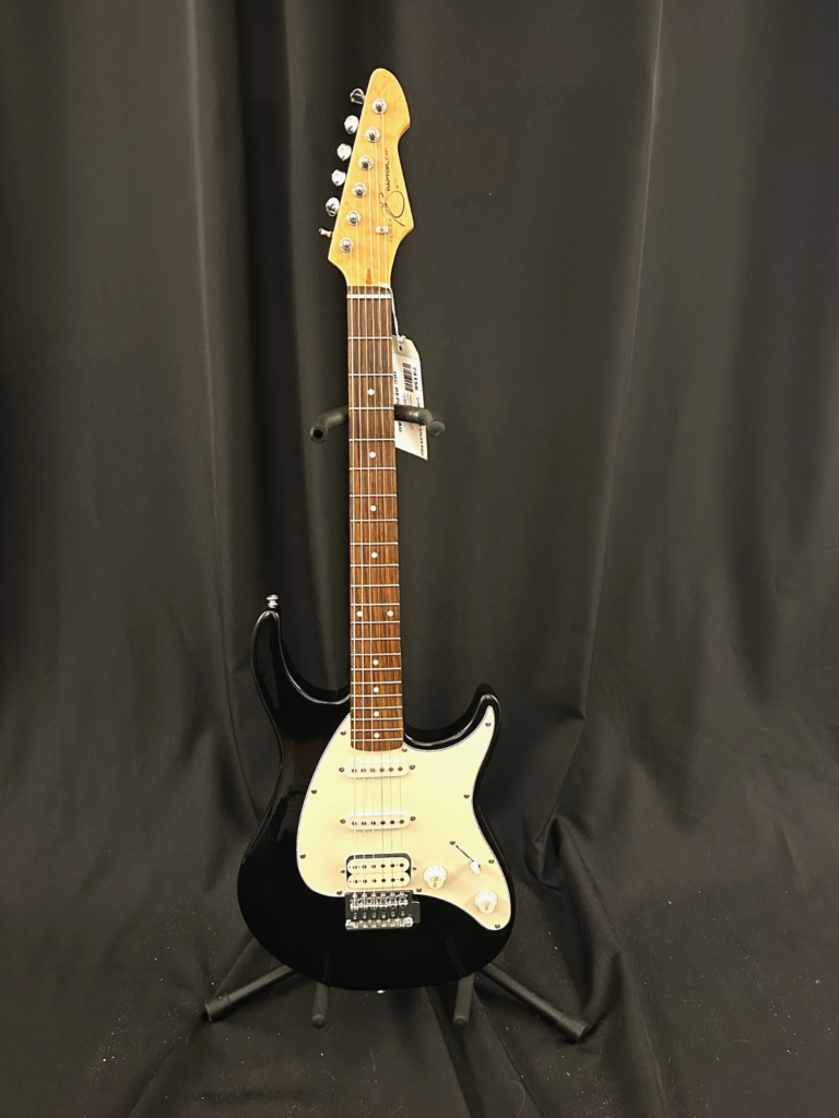 Peavey Raptor EXP 6 string Electric Guitar, classic black with white pickguard