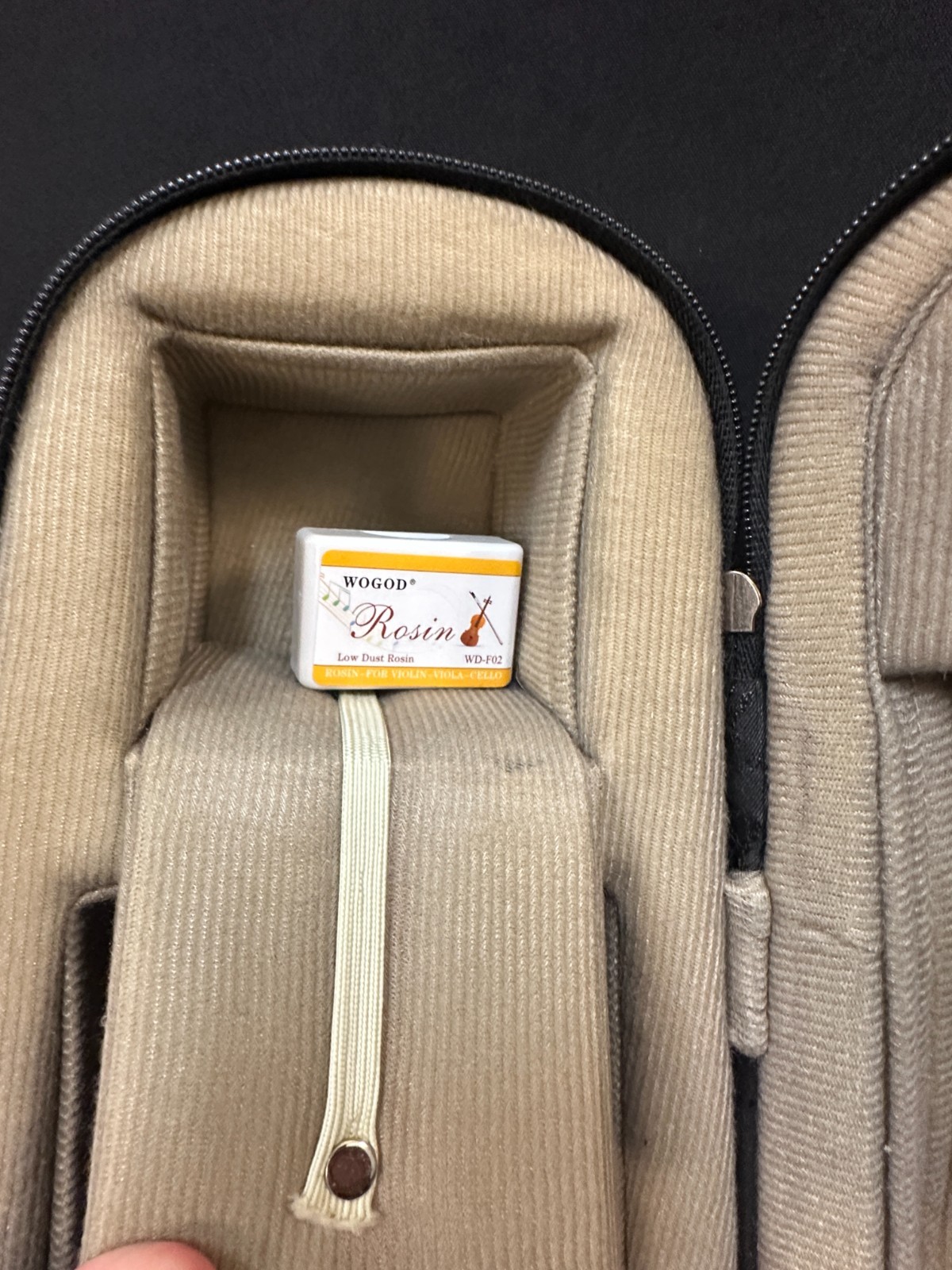 Countrywood 1/2 size violin outfit, comes with bow, rosin, foam shoulder rest - Image 2
