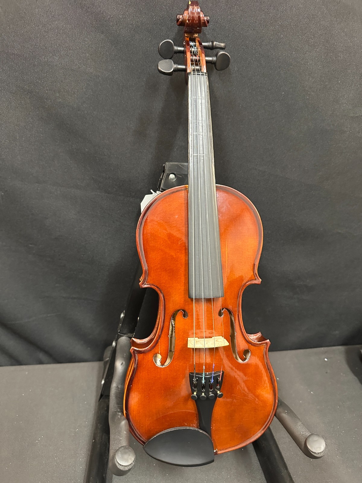 Countrywood 1/2 size violin outfit, comes with bow, rosin, foam shoulder rest - Image 3