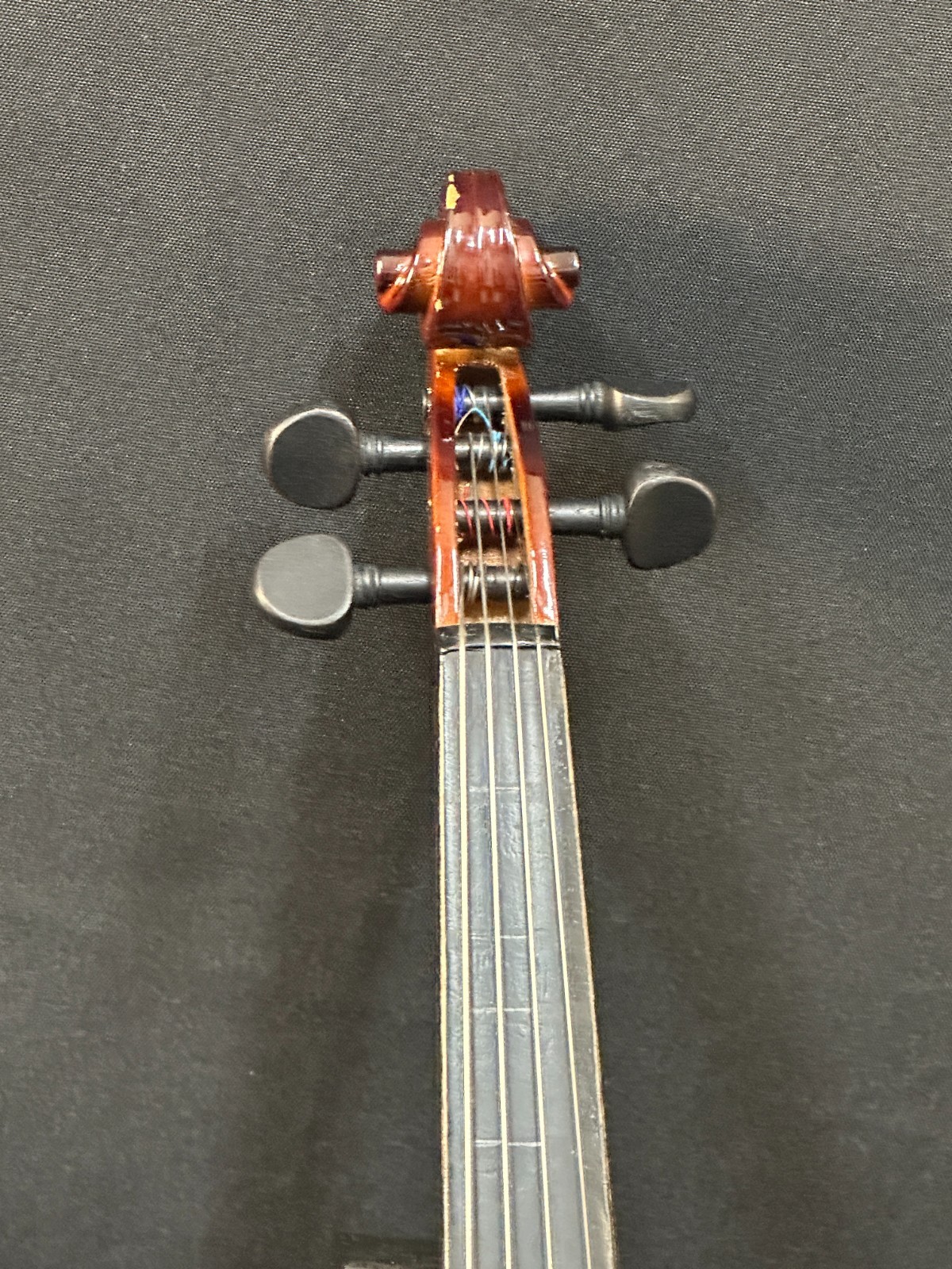 Countrywood 1/2 size violin outfit, comes with bow, rosin, foam shoulder rest - Image 8