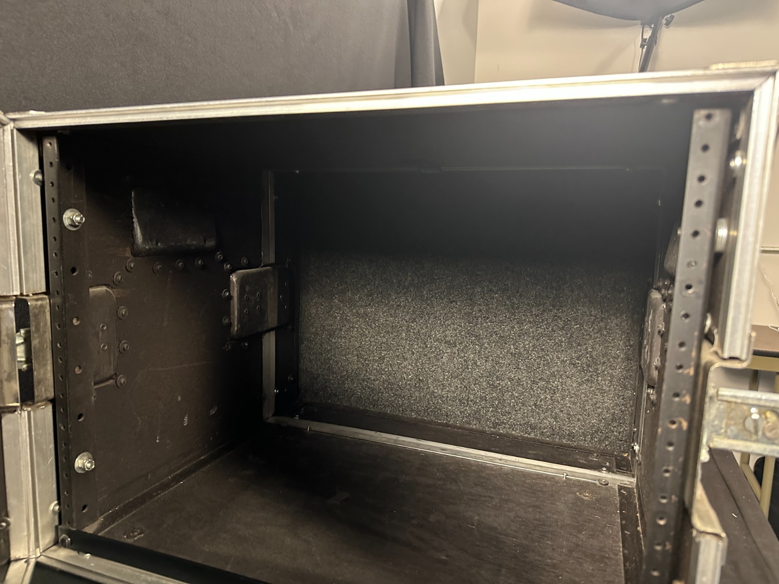 Art Tec 6U Rack Case, 14 x 19 x 20+, black and silver, local pickup only, GA - Image 3