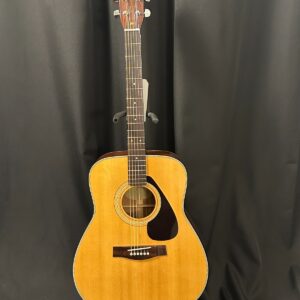 Yamaha FG-335 Dreadnought Acoustic Guitar with hard case, spruce and mahogany