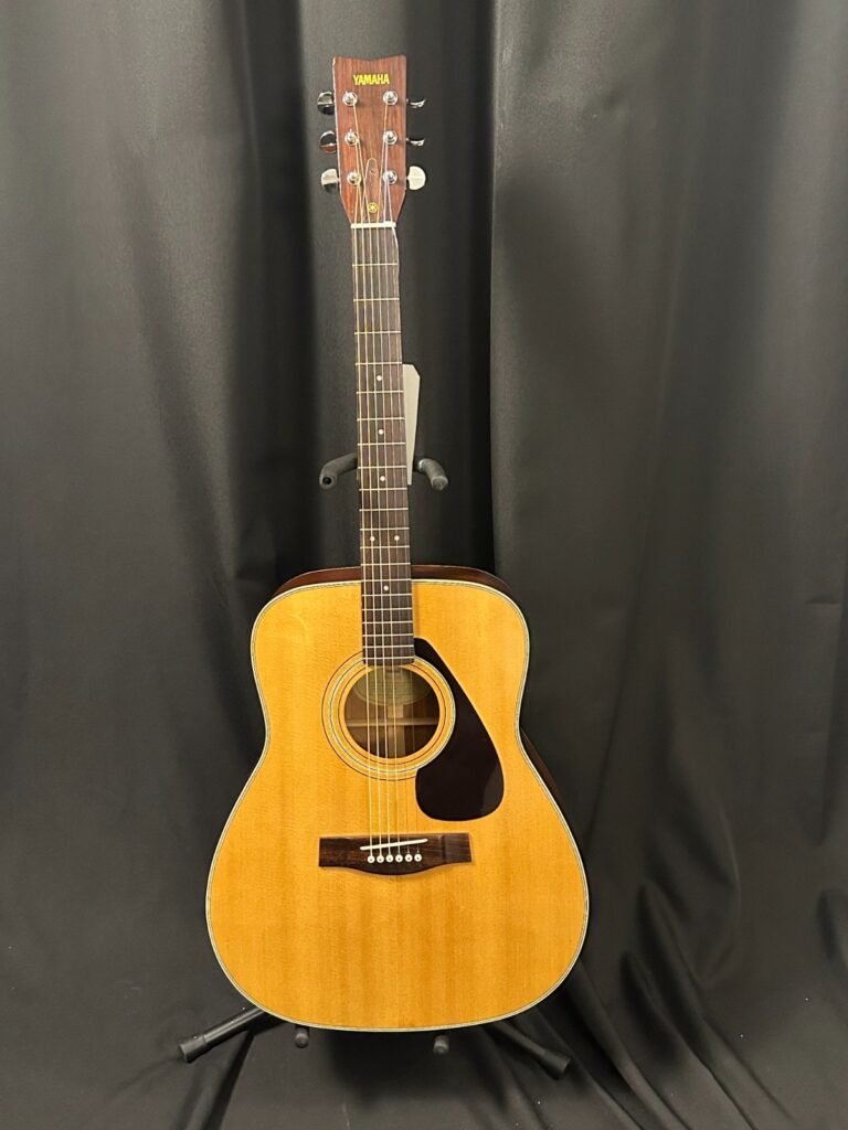 Yamaha FG-335 Dreadnought Acoustic Guitar with hard case, spruce and mahogany