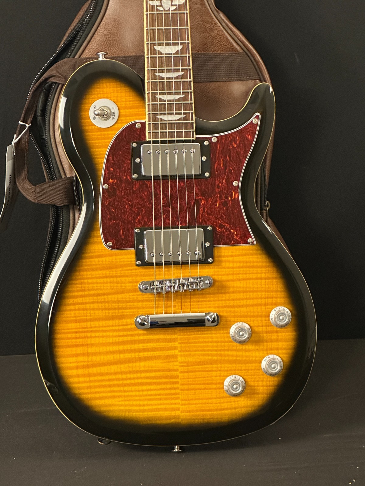 Keith Urban Single Cut Electric Guitar, Vintage Sunburst, w/KU-28 15W Amp, case - Image 7