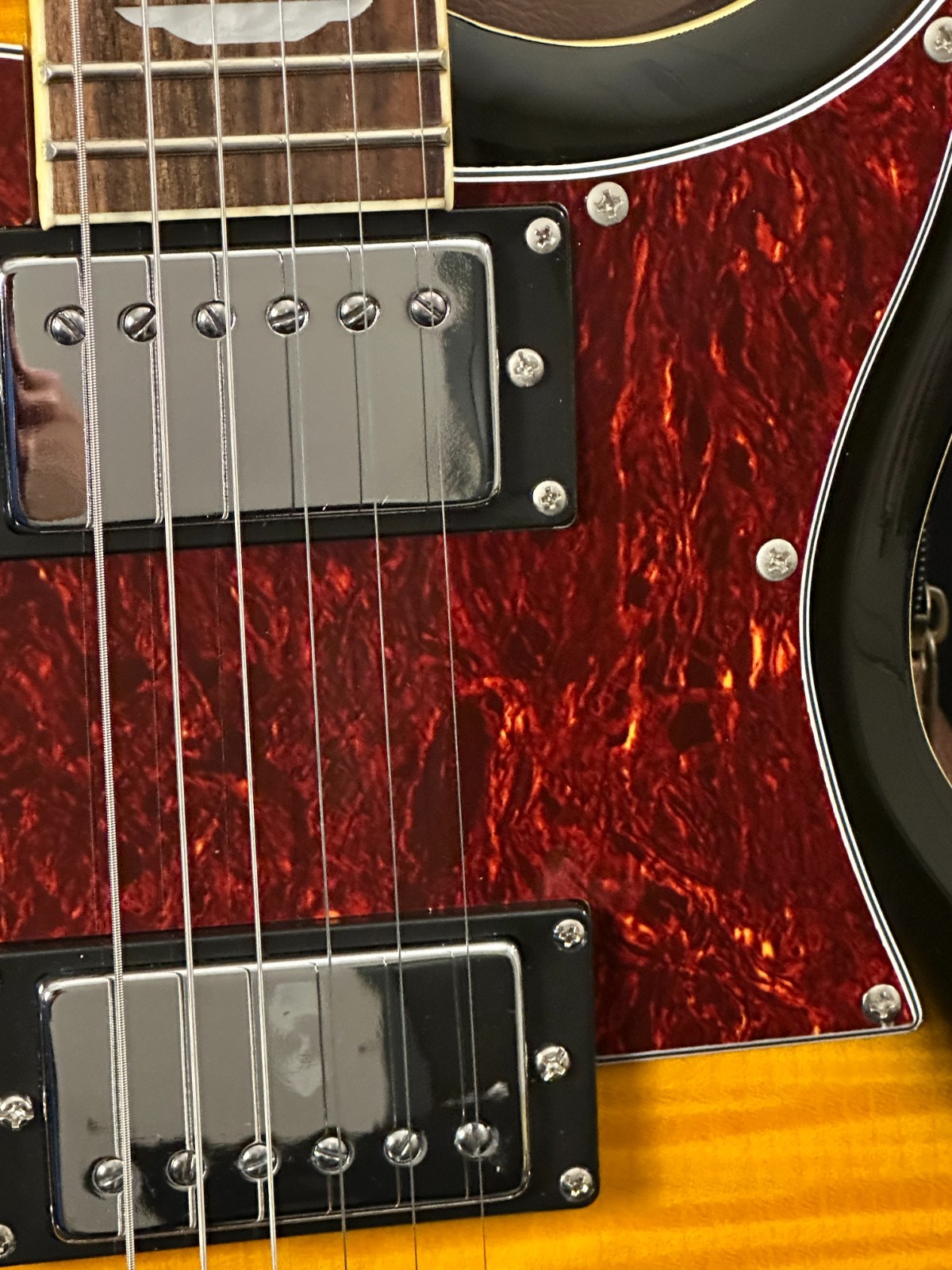 Keith Urban Single Cut Electric Guitar, Vintage Sunburst, w/KU-28 15W Amp, case - Image 11