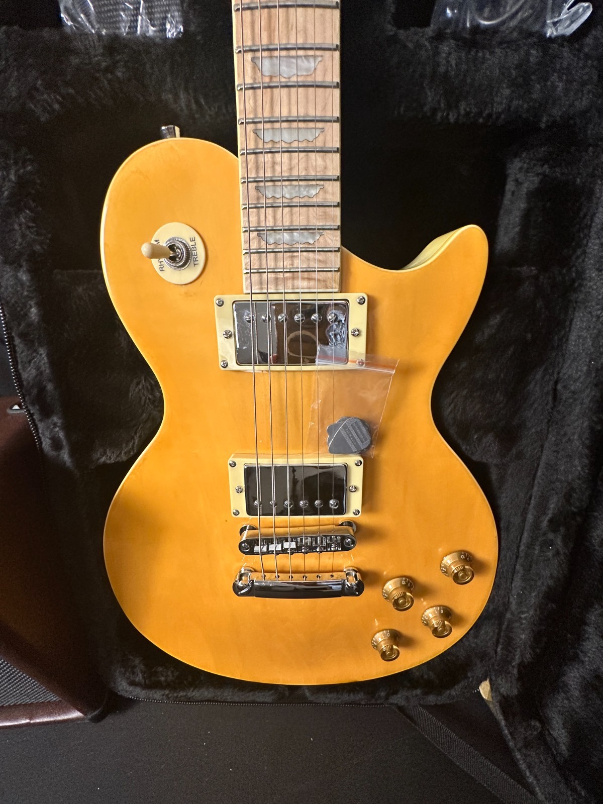 Limited Edition Keith Urban Phoenix Electric Guitar, Yellow, w/15KU 15 W Amp - Image 15