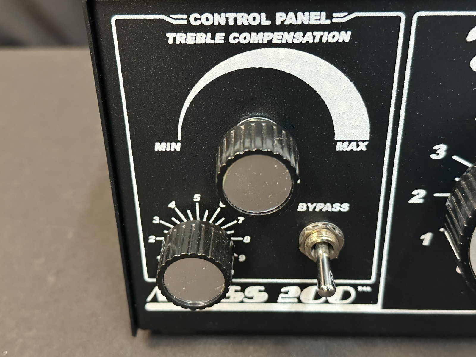 Weber MASS 200W Attenuator for tube amp, black, high quality, 7.5lbs, 8"x7"x5.5" - Image 2