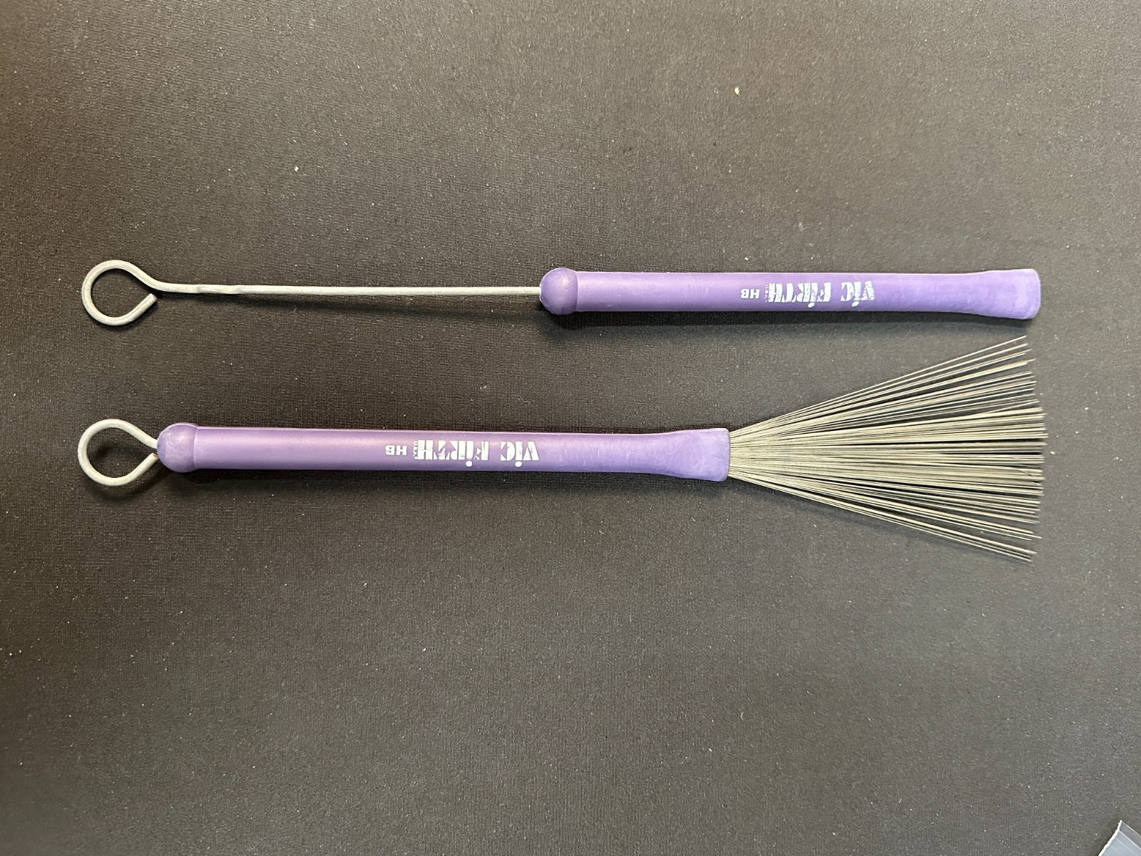 Vic Firth HB Heritage Retractable Loop End Wire Drum Brushes with Rubber Handles - Image 3