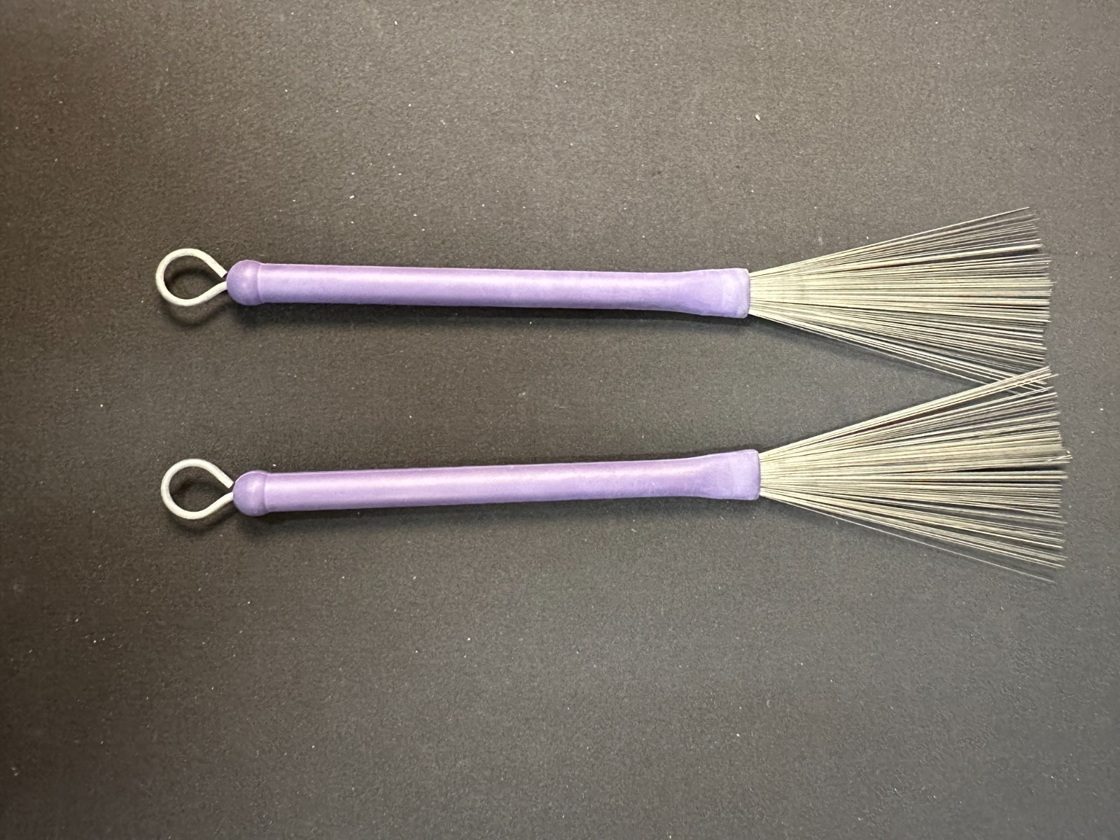 Vic Firth HB Heritage Retractable Loop End Wire Drum Brushes with Rubber Handles - Image 4