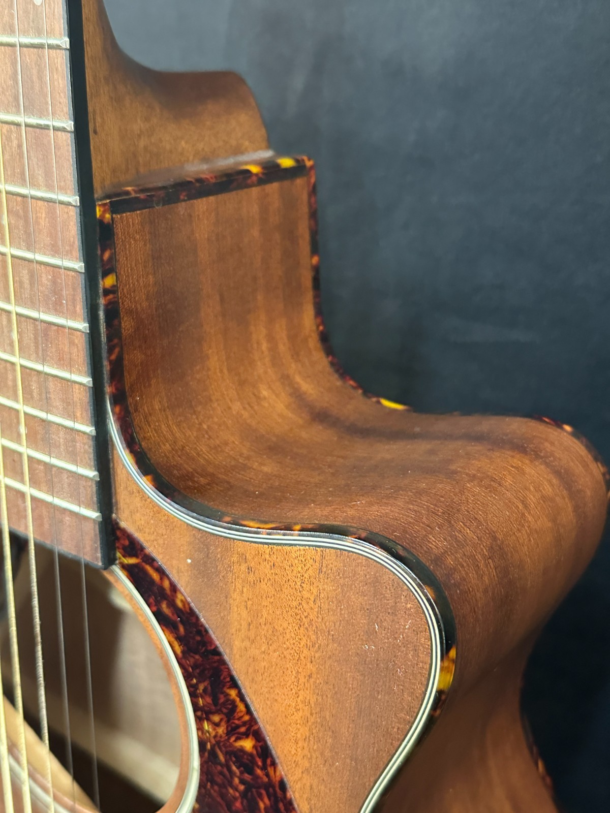 Fender CC-60SCE ALL-MAH SATIN FSR Acoustic-Electric Guitar with strap, capo, bag - Image 9