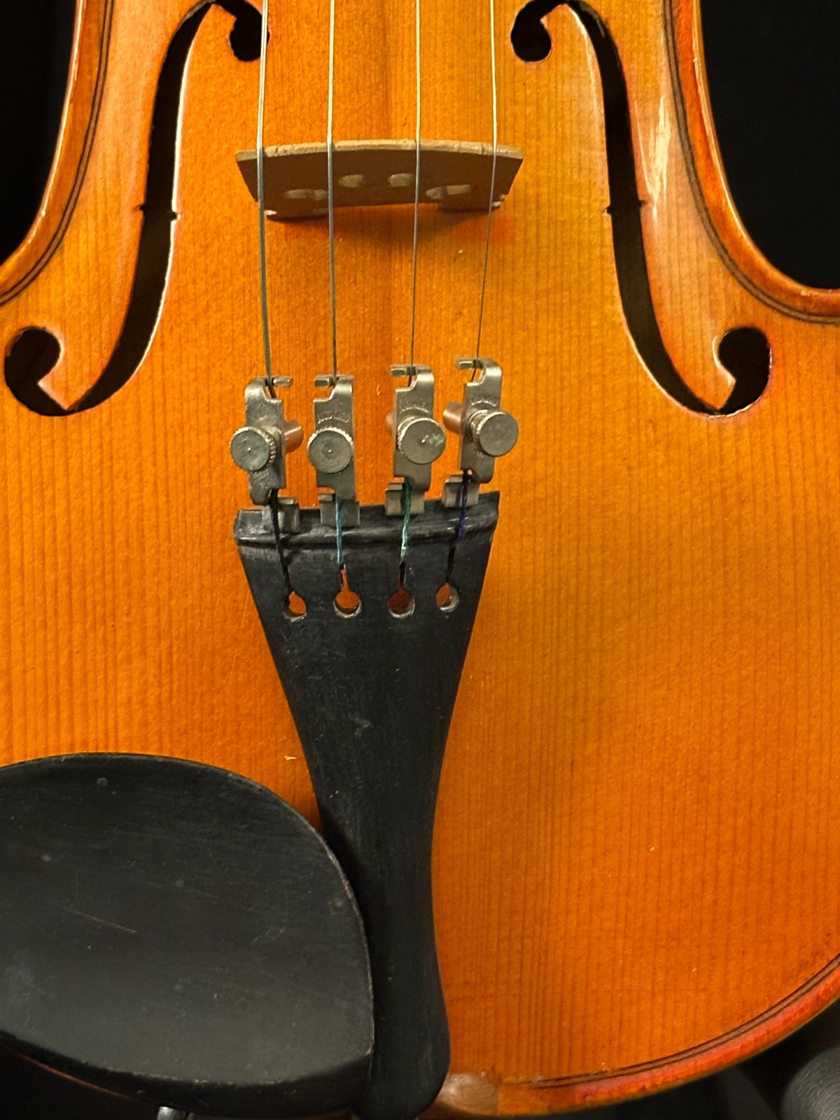 1/4 Size Violin outfit, comes with case and NEW BOW, includes metal fine tuners - Image 8