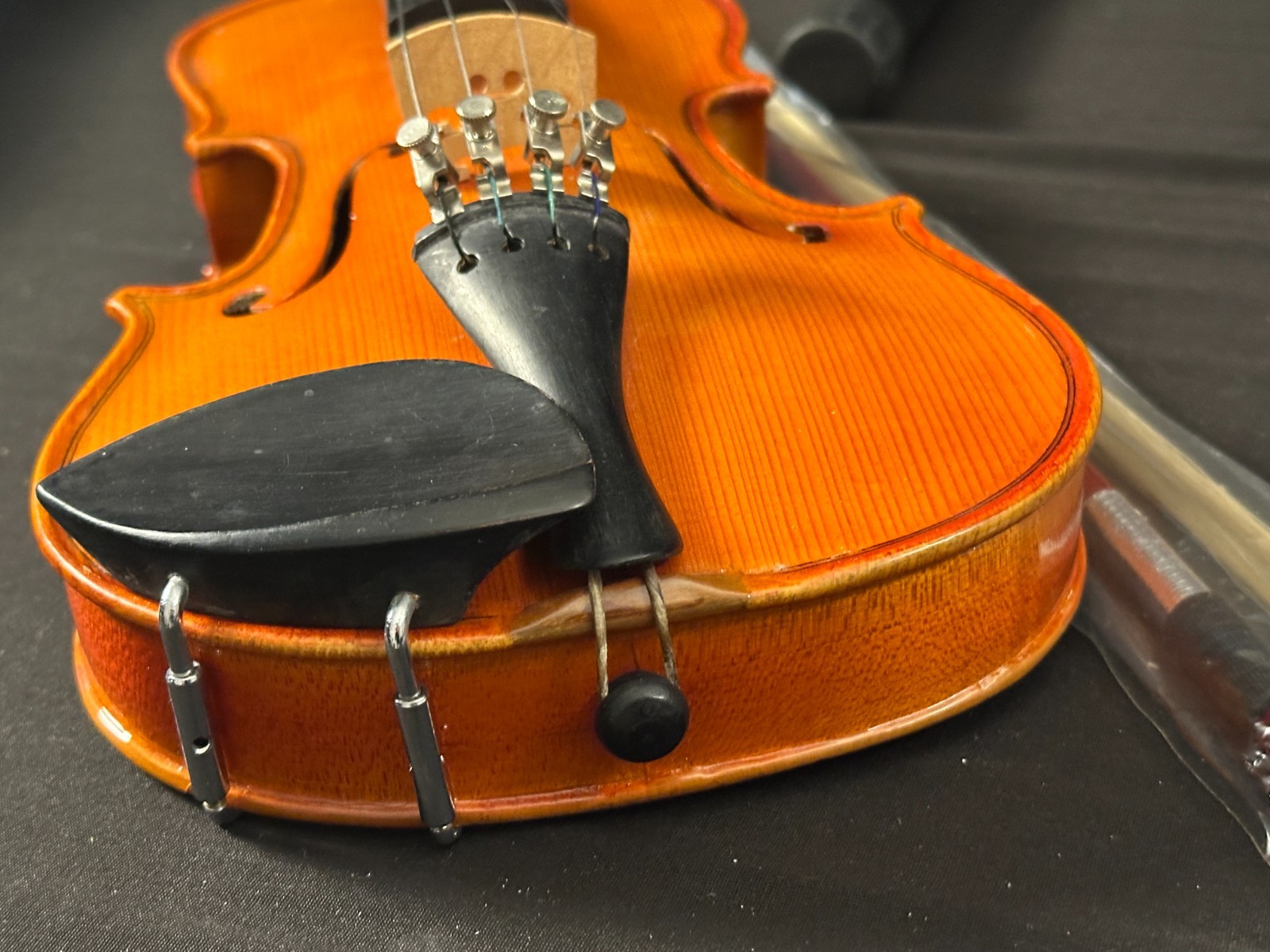 1/4 Size Violin outfit, comes with case and NEW BOW, includes metal fine tuners - Image 9