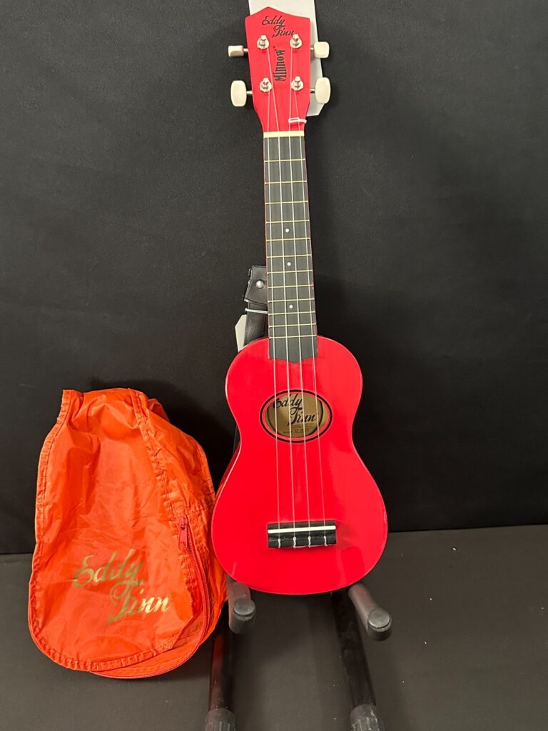 Eddy Finn EF-MRD "Minnow" Ukulele - Red with zippered red gig bag, nylon strings