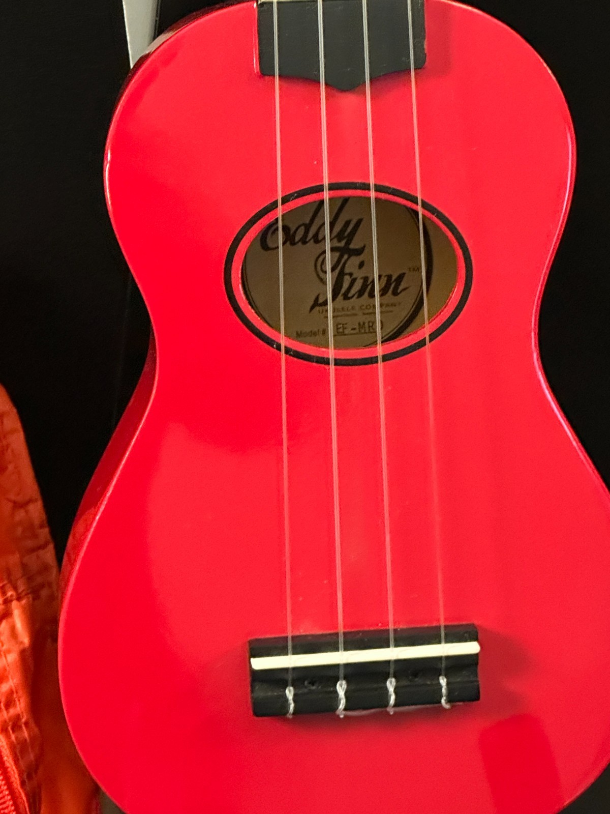 Eddy Finn EF-MRD "Minnow" Ukulele - Red with zippered red gig bag, nylon strings - Image 5