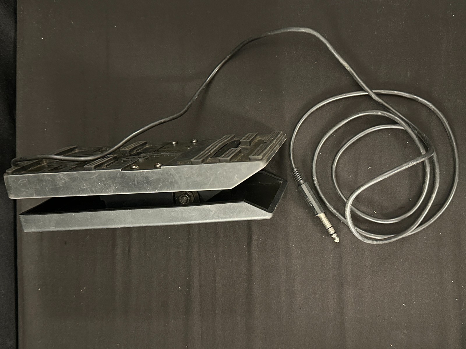 Yamaha CB83742(FC7) Guitar Volume Expression Accent Foot Pedal, Black,w/5' Cable - Image 10