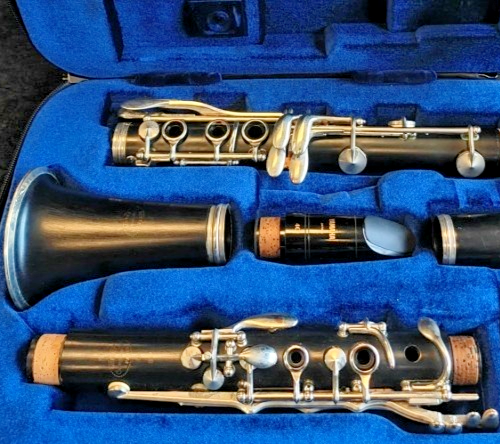 Buffet B12 Student Clarinet with mouthpiece and zipper case, ready to play! - Image 9
