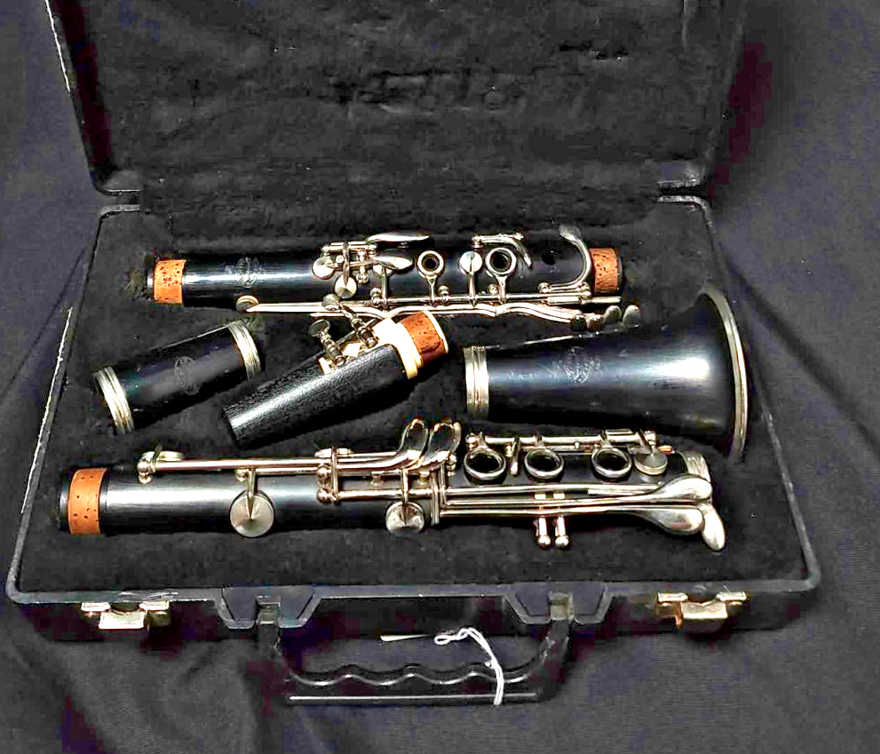 Buffet Student Clarinet, made in Germany with Brillhart 3* mouthpiece and case - Image 2