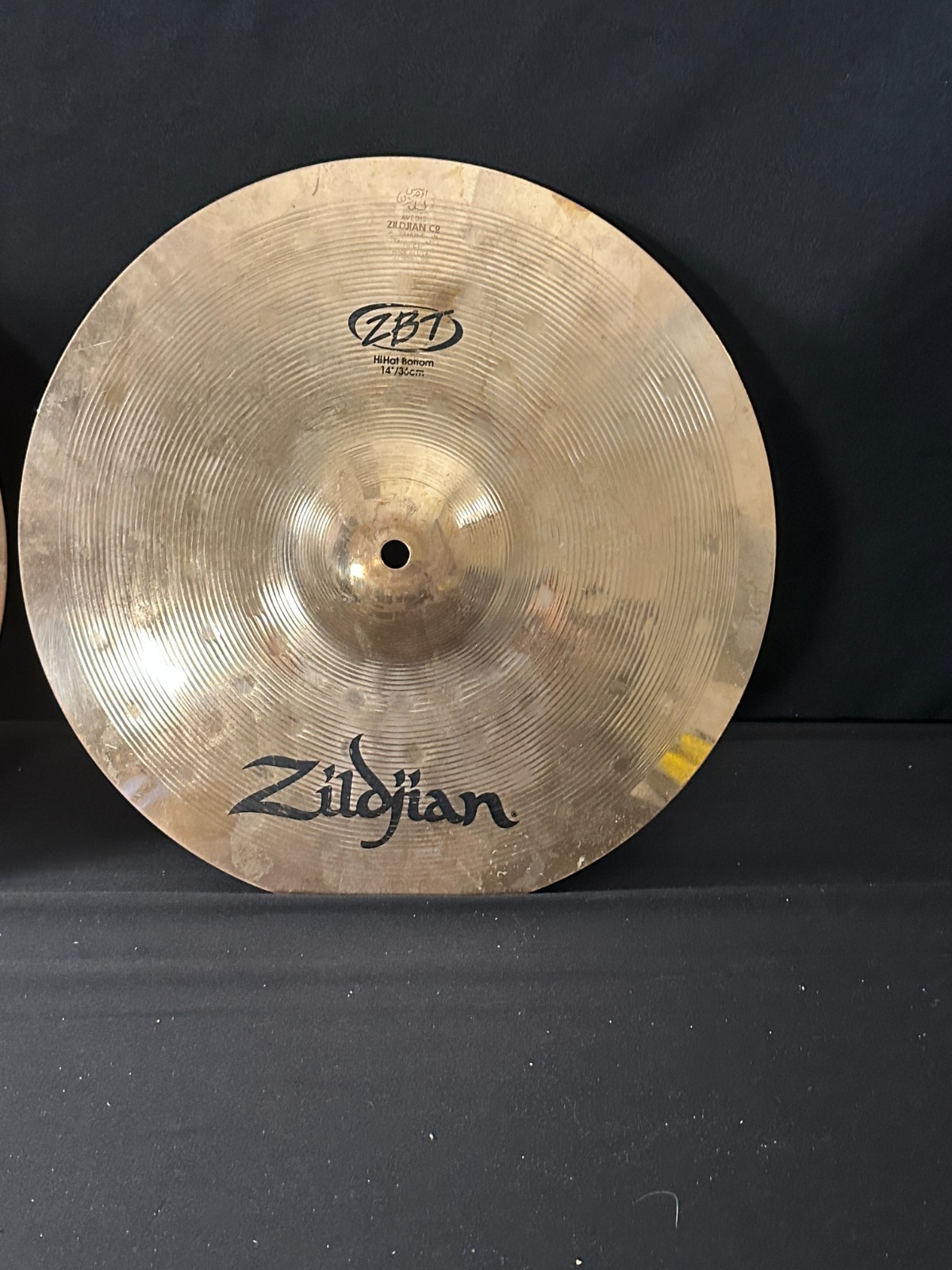 Zildjian ZBT 14" Hi-Hat cymbals for drumset, bronze construction, made in USA - Image 5