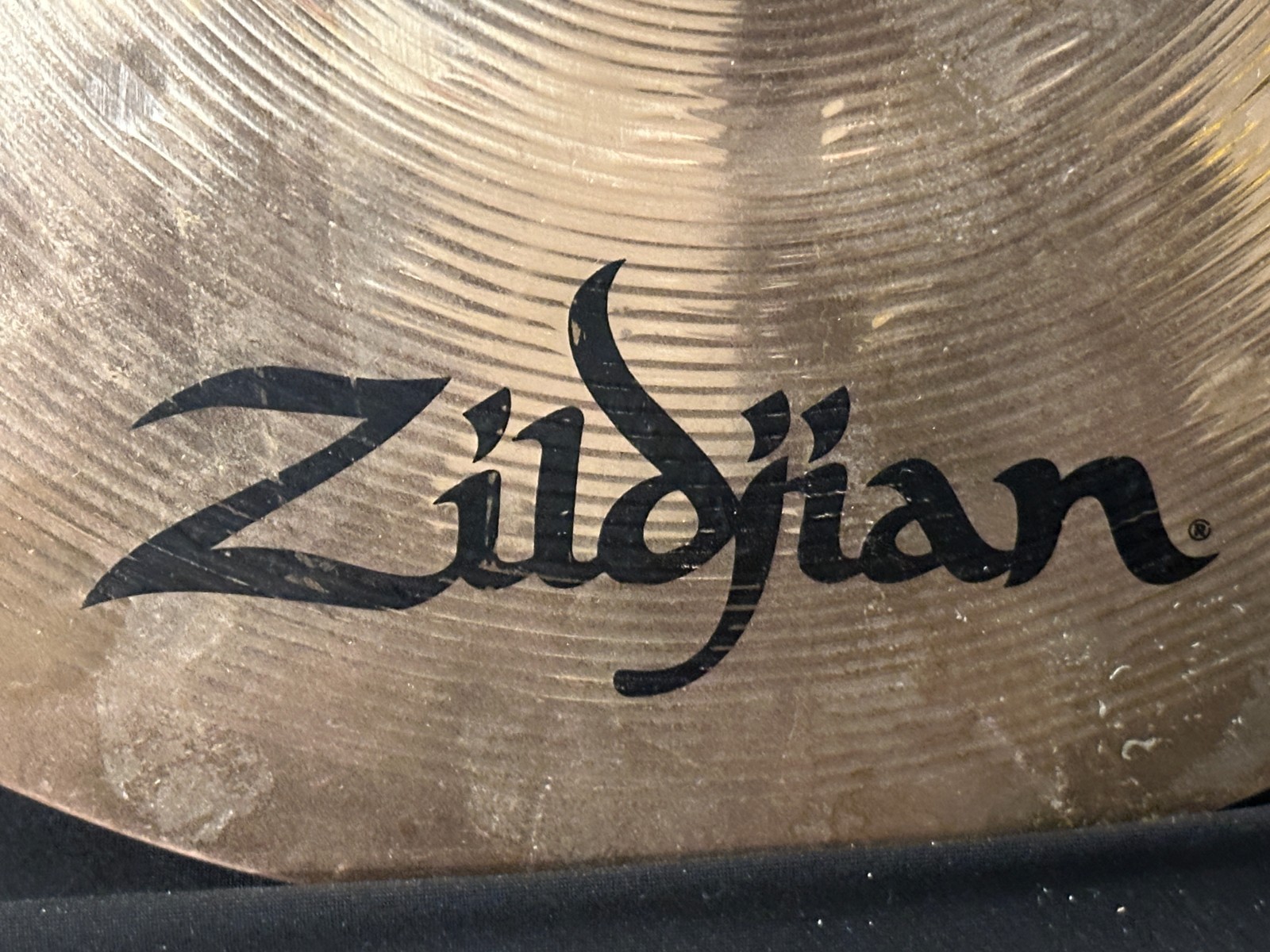 Zildjian ZBT 14" Hi-Hat cymbals for drumset, bronze construction, made in USA - Image 9