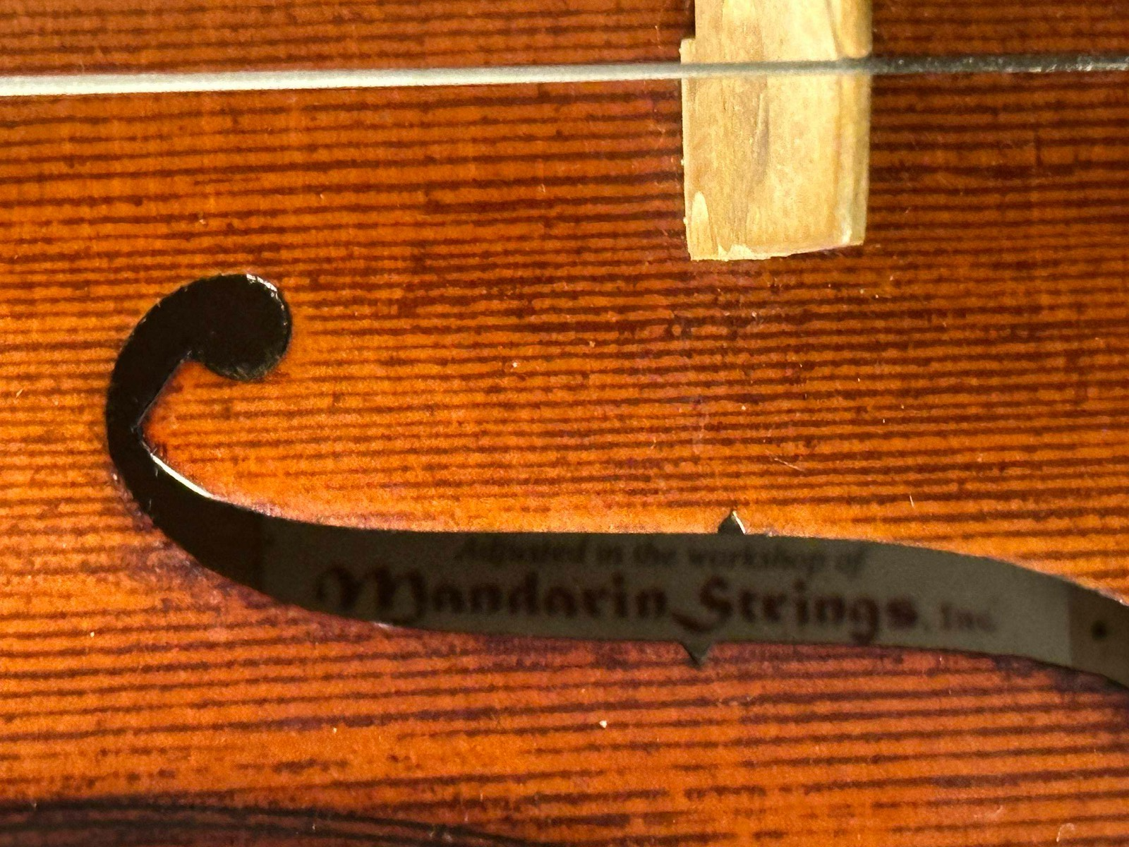 Mandarin Strings YM06 Full Size Violin Outfit with new bow and case hygrometer - Image 5