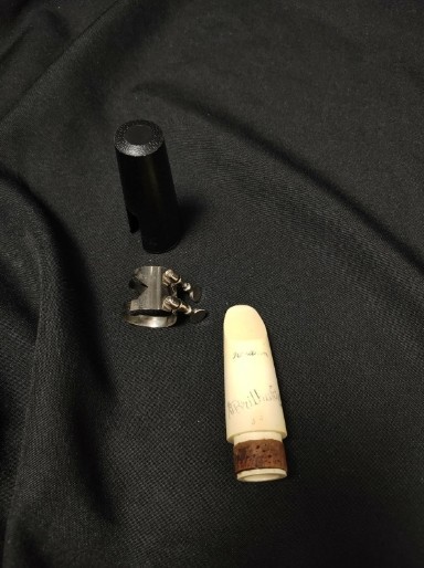 Buffet Student Clarinet, made in Germany with Brillhart 3* mouthpiece and case - Image 7
