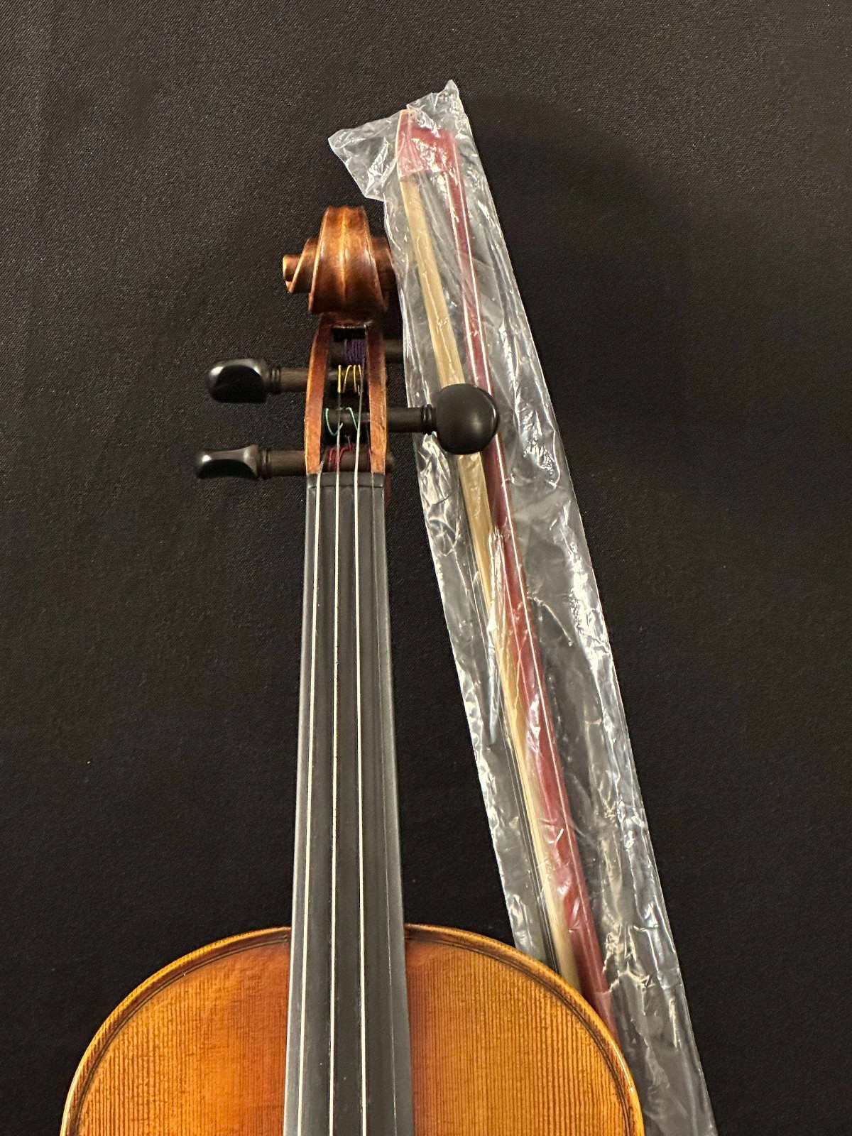 Mandarin Strings YM06 Full Size Violin Outfit with new bow and case hygrometer - Image 2