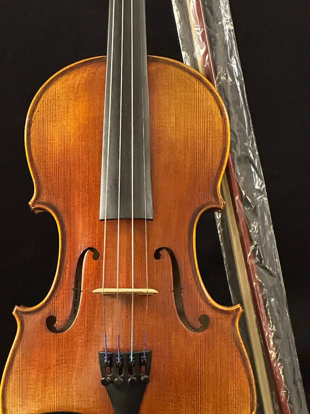 Mandarin Strings YM06 Full Size Violin Outfit with new bow and case hygrometer - Image 3