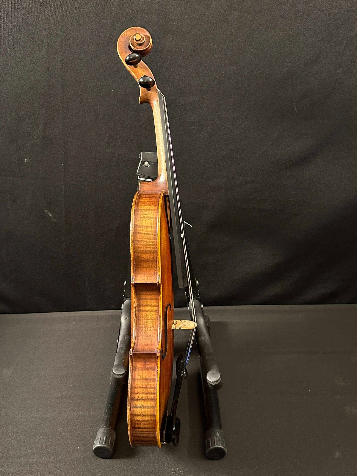 Mandarin Strings YM06 Full Size Violin Outfit with new bow and case hygrometer - Image 9