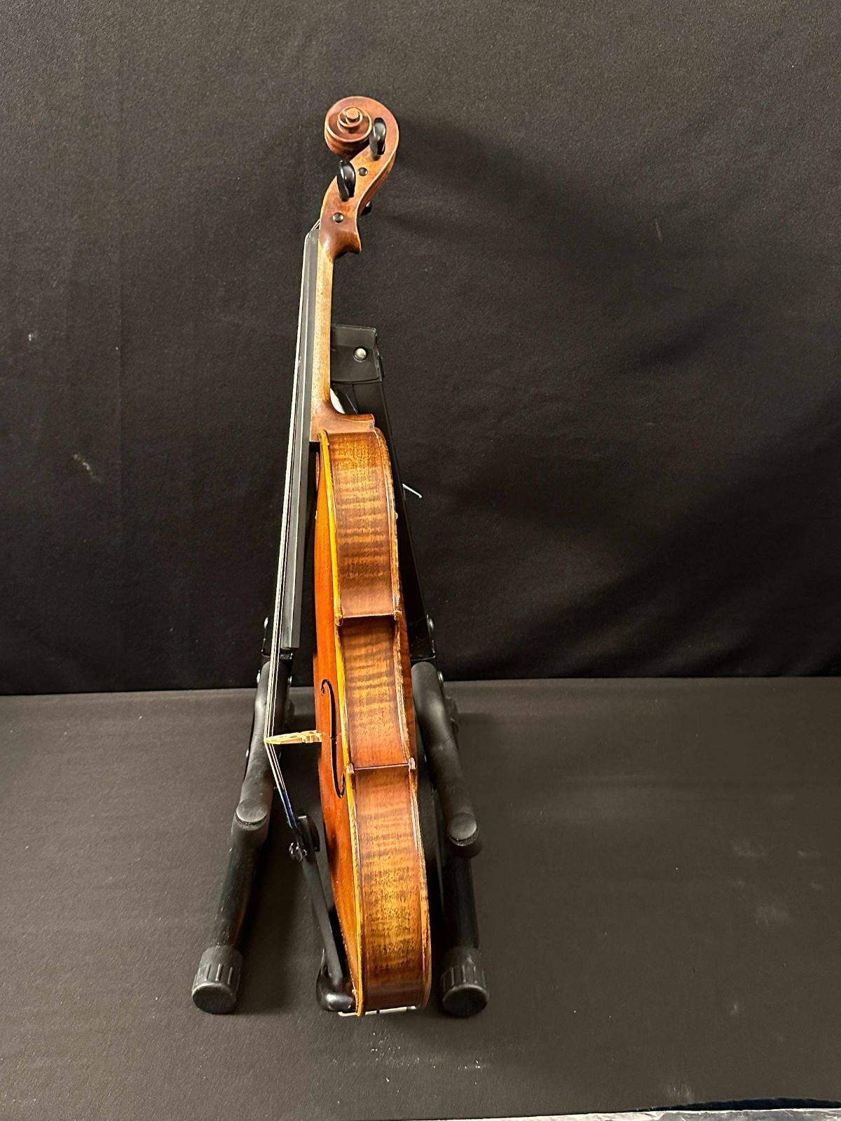 Mandarin Strings YM06 Full Size Violin Outfit with new bow and case hygrometer - Image 10